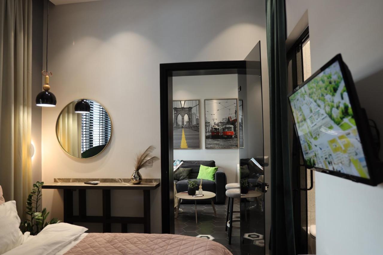 Urban Deluxe Apartment *
